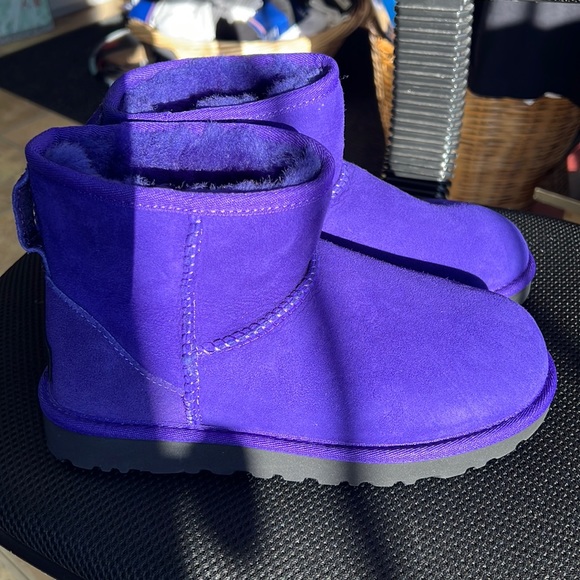 Girls UGG boots - Picture 1 of 5